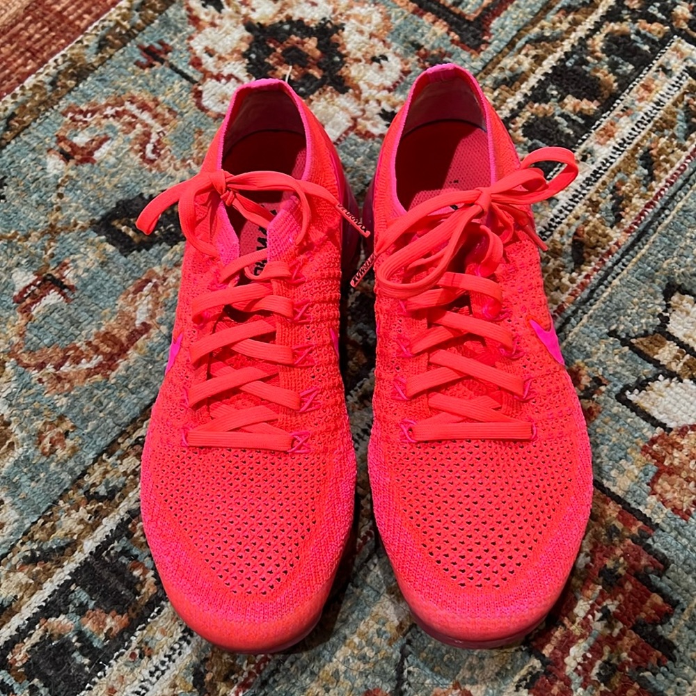 2018
Wmns Air VaporMax 'Hyper Punch'